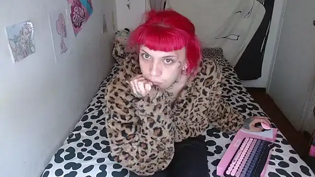 charlotbelucci  online show from 06/26/26, 11:47