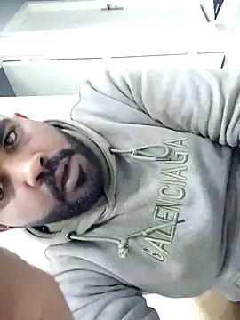 Snapshot of ListedLoin chatting on 03/04/25, 06:39 ListedLoin online show from 03/04/25, 06:39