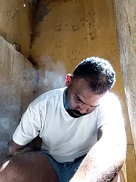 Snapshot of ListedLoin chatting on 10/06/25, 10:34 ListedLoin online show from 10/06/25, 10:34