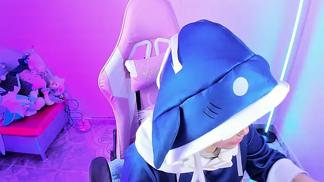 Snapshot of Ahri_Elderwood chatting on 12/21/25, 04:41 Ahri Elderwood online show from 12/21/25, 04:41