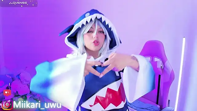 Snapshot of Ahri_Elderwood chatting on 12/23/25, 05:05 Ahri Elderwood online show from 12/23/25, 05:05