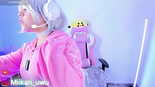 Snapshot of Ahri_Elderwood chatting on 02/13/26, 04:08 Ahri Elderwood online show from 02/13/26, 04:08