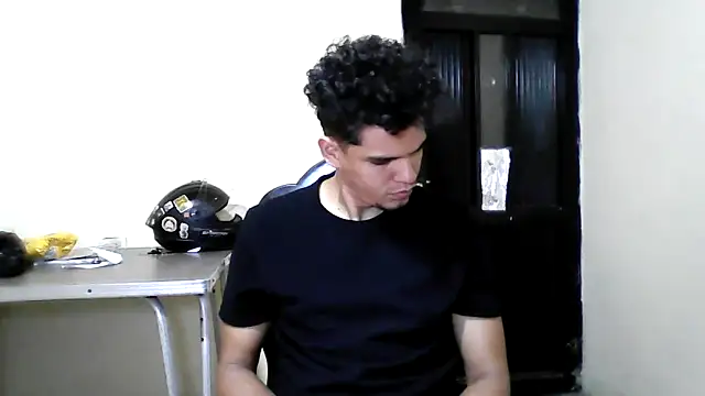 Snapshot of VERGOSAN18CM chatting on 11/17/25, 09:42 VERGOSAN18CM online show from 11/17/25, 09:42