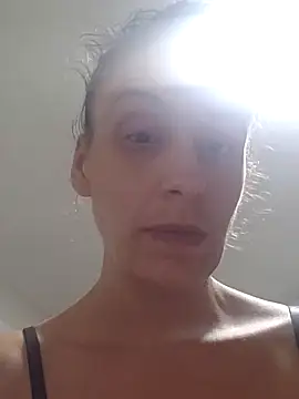 Snapshot of PrettyPocahontas69 chatting on 10/02/25, 12:06 PrettyPocahontas69 online show from 10/02/25, 12:06