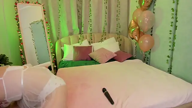 Love is Lola online show from 03/01/25, 01:11