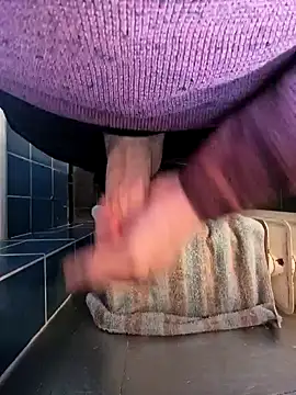 Snapshot of joycock8 chatting on 11/21/25, 11:42 joycock8 online show from 11/21/25, 11:42