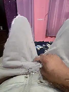 Snapshot of Loveboycurvy chatting on 02/02/26, 02:43 Loveboycurvy online show from 02/02/26, 02:43