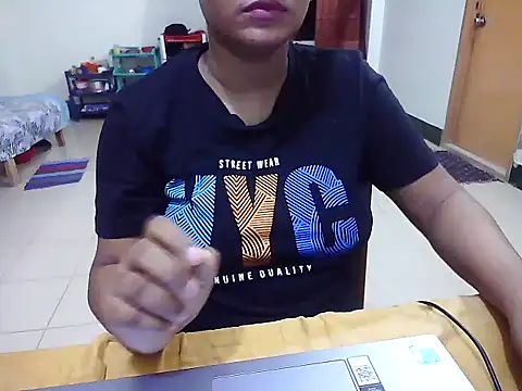 Snapshot of JustinaIra chatting on 10/04/25, 07:23 JustinaIra online show from 10/04/25, 07:23