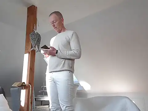 Snapshot of maxmueller321 chatting on 02/18/26, 09:05 maxmueller321 online show from 02/18/26, 09:05