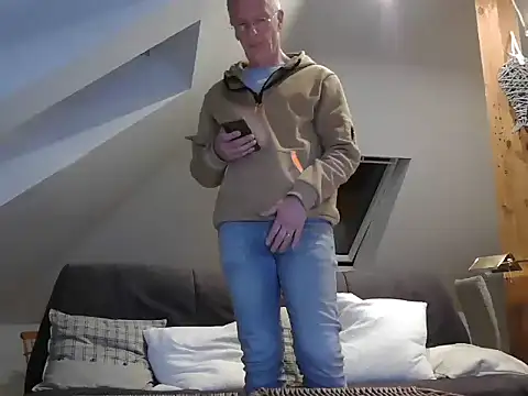 Snapshot of maxmueller321 chatting on 03/03/26, 06:14 maxmueller321 online show from 03/03/26, 06:14