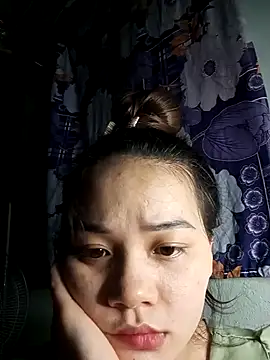 Snapshot of Ngoc-Trinh chatting on 12/04/24, 03:10 Ngoc-Trinh online show from 12/04/24, 03:10