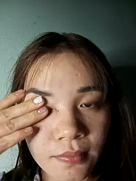 Snapshot of Ngoc-Trinh chatting on 01/31/25, 03:22 Ngoc-Trinh online show from 01/31/25, 03:22