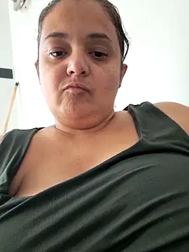 Snapshot of sarahhh1987 chatting on 10/30/25, 06:59 sarahhh1987 online show from 10/30/25, 06:59