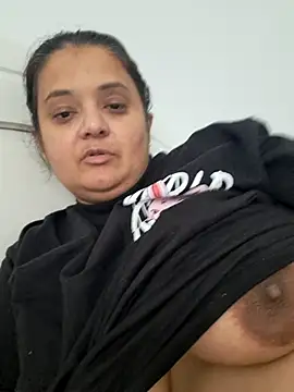 Snapshot of sarahhh1987 chatting on 11/03/25, 09:32 sarahhh1987 online show from 11/03/25, 09:32