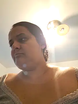 Snapshot of sarahhh1987 chatting on 11/11/25, 08:47 sarahhh1987 online show from 11/11/25, 08:47