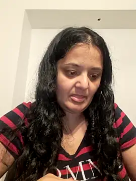 Snapshot of sarahhh1987 chatting on 01/05/26, 06:11 sarahhh1987 online show from 01/05/26, 06:11