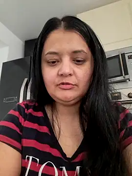 Snapshot of sarahhh1987 chatting on 02/02/26, 07:29 sarahhh1987 online show from 02/02/26, 07:29