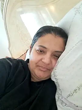 Snapshot of sarahhh1987 chatting on 02/10/26, 06:39 sarahhh1987 online show from 02/10/26, 06:39