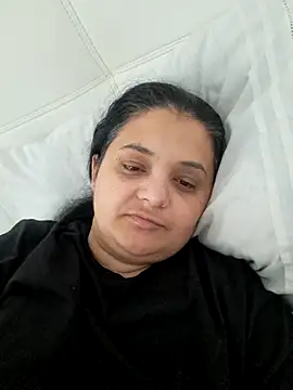 Snapshot of sarahhh1987 chatting on 02/21/26, 06:47 sarahhh1987 online show from 02/21/26, 06:47