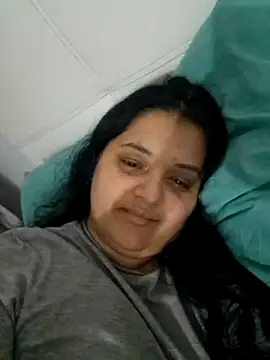 Snapshot of sarahhh1987 chatting on 02/25/26, 06:17 sarahhh1987 online show from 02/25/26, 06:17