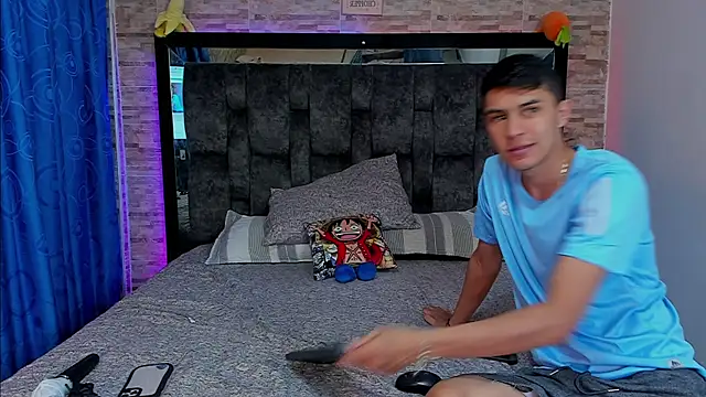 Snapshot of Juva___ chatting on 02/23/25, 10:53 Juva    online show from 02/23/25, 10:53