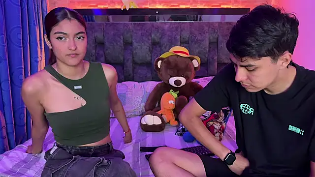 Snapshot of Juva___ chatting on 10/19/25, 10:32 Juva    online show from 10/19/25, 10:32