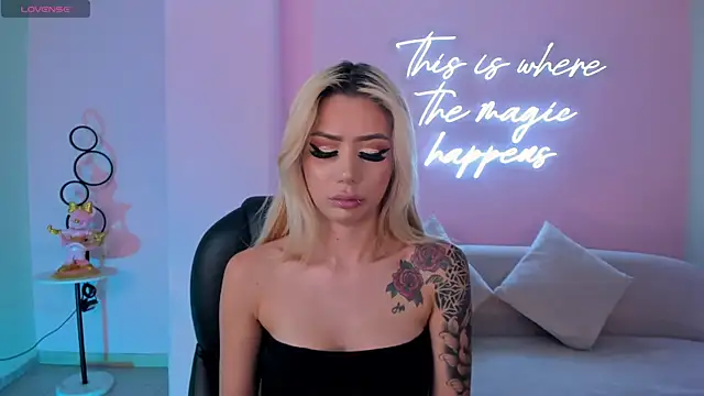 HannaConnor  online show from 02/12/25, 09:11