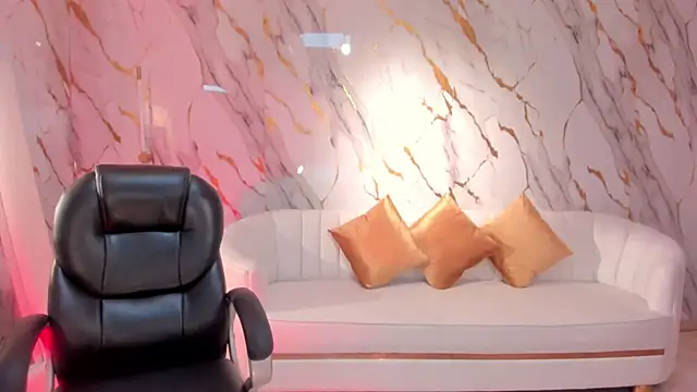 HannaConnor  online show from 02/18/25, 10:25