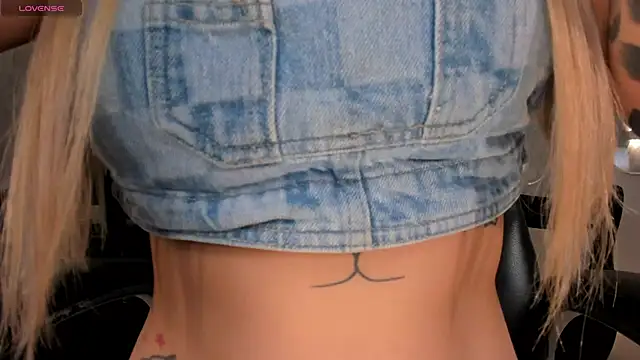 HannaConnor  online show from 11/03/25, 08:54