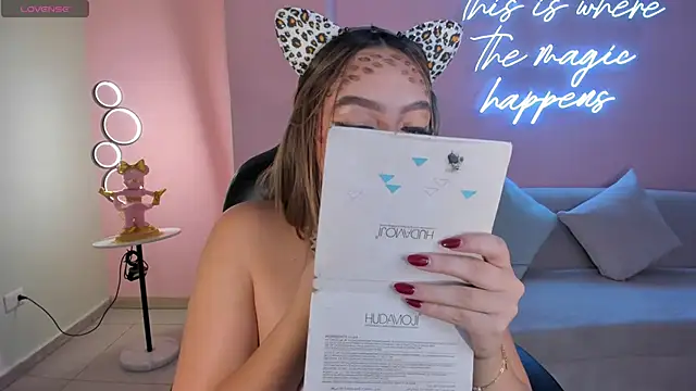 BellaRose X online show from 10/31/25, 04:02