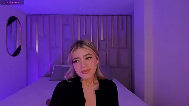 ViolettHansson online show from 05/01/26, 10:20