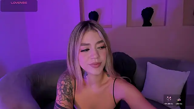 ViolettHansson online show from 05/02/26, 10:31