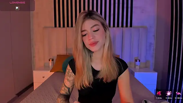 ViolettHansson online show from 06/17/26, 10:39