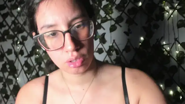 CoralineSanchez online show from 10/17/25, 03:31