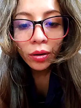 Snapshot of mmmVirginia chatting on 11/18/25, 06:23 mmmVirginia online show from 11/18/25, 06:23