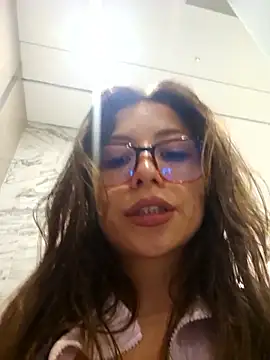 Snapshot of mmmVirginia chatting on 12/17/25, 07:53 mmmVirginia online show from 12/17/25, 07:53