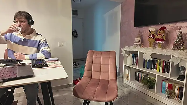 Snapshot of ValeriaGrey chatting on 12/04/25, 12:14 ValeriaGrey online show from 12/04/25, 12:14