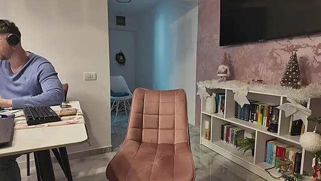 Snapshot of ValeriaGrey chatting on 12/15/25, 12:20 ValeriaGrey online show from 12/15/25, 12:20