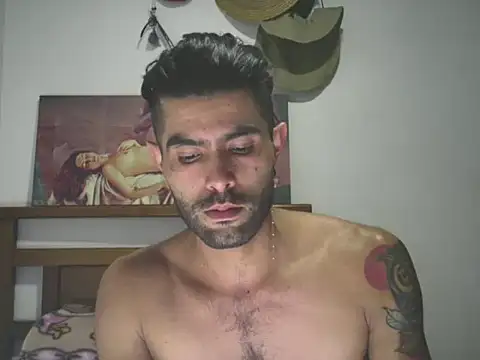 Snapshot of hideonbush051 chatting on 09/10/25, 10:10 hideonbush051 online show from 09/10/25, 10:10