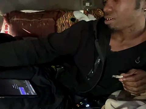 SlimeCrownzOut5 online show from 12/14/25, 07:40