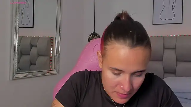 Susan-Sweet-7 online show from 12/15/25, 09:19