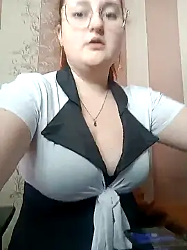 WhiteBellaX online show from 02/10/26, 08:40