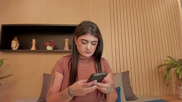 IrisBaker online show from 01/15/25, 11:08