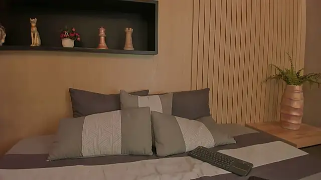 IrisBaker online show from 02/18/25, 10:47