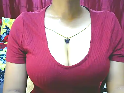 Snapshot of ishmita99 chatting on 09/11/25, 03:39 ishmita99 online show from 09/11/25, 03:39