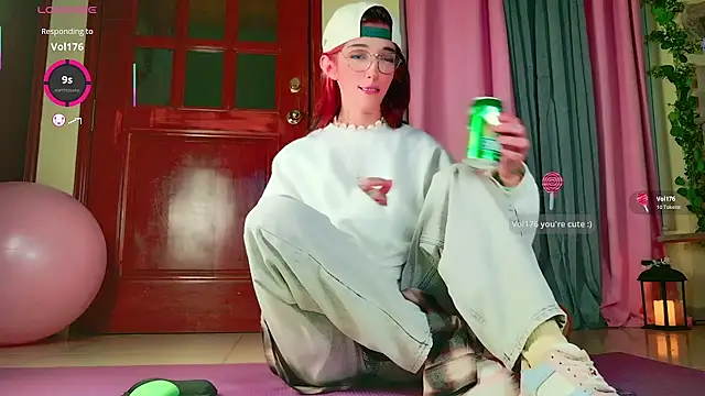 Snapshot of Finibondi chatting on 12/21/25, 06:20 Finibondi online show from 12/21/25, 06:20