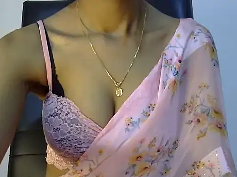 Snapshot of lola-__ chatting on 12/12/24, 02:44 lola- online show from 12/12/24, 02:44