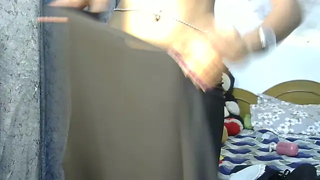 Snapshot of lola-__ chatting on 02/06/26, 04:21 lola- online show from 02/06/26, 04:21