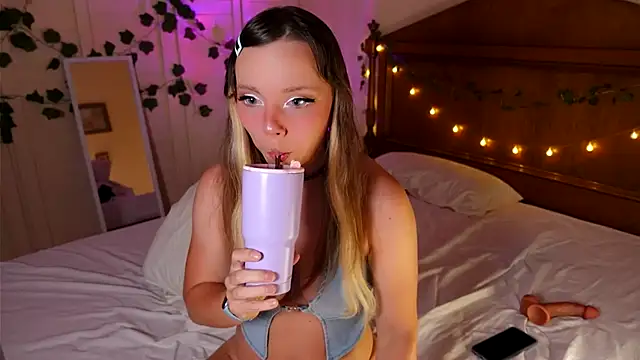 Snapshot of Ayra_Lust chatting on 11/06/25, 11:04 Ayra Lust online show from 11/06/25, 11:04