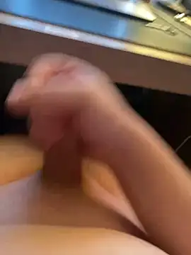 Snapshot of bigschlong290 chatting on 02/11/25, 04:02 bigschlong290 online show from 02/11/25, 04:02